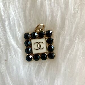 Black and Gold Pendant Zipper Pull/Charm